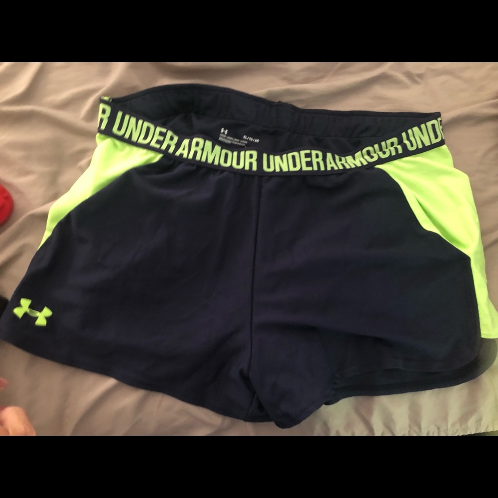 Women’s under armour shorts xl
